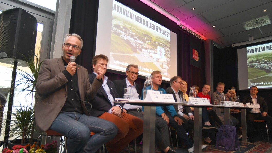 Panelet besto av, fra venstre: Jørgen Vik, A; Christian Krogvig, Demokratene; Tore Berg, Folkets Røst; Jan-Erik Berg, FrP; Kjartan Berland, H; Lisbeth Gamre Skulstad, KrF; Eline Stangeland, MDG; Ole Magnus Eide, Rødt; Sigbjørn Gjelsvik, Sp; Helen Bjørnøy, SV og Boye Bjerkholt, V. Panelet besto av, fra venstre: Jørgen Vik, A; Christian Krogvig, Demokratene; Tore Berg, Folkets Røst; Jan-Erik Berg, FrP; Kjartan Berland, H; Lisbeth Gamre Skulstad, KrF; Eline Stangeland, MDG; Ole Magnus Eide, Rødt; Sigbjørn Gjelsvik, Sp; Helen Bjørnøy, SV og Boye Bjerkholt, V.
