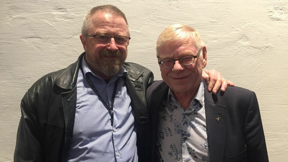 VINNERNE: Atle Skarsten og Johan P. Petersen var svært fornøyde etter å ha sikret seg tittelen 'Årets norske flybok'.