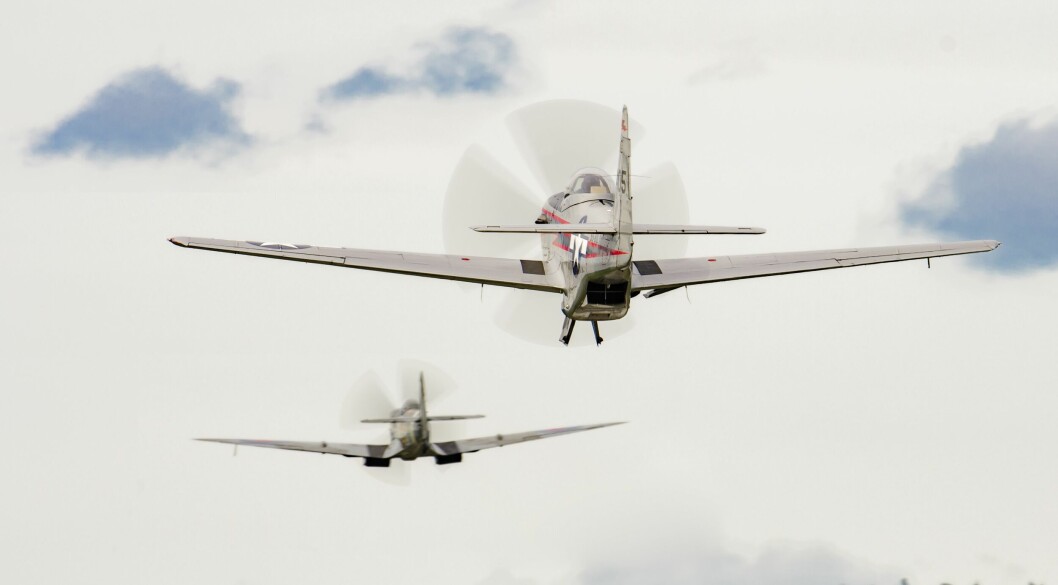 Mustang og Spitfire i formasjon. Mustang og Spitfire i formasjon.