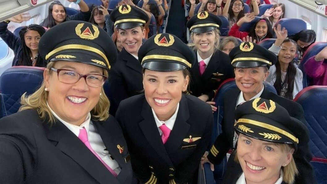 I 2017 var bare syv prosent av amerikanske flygere kvinner. Det ønsker flyselskapet Delta å gjøre noe med.