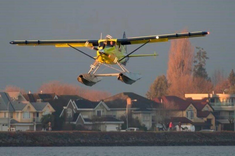 I LUFTEN: Flyet fløy i anslagsvis tre minutter med flyselskapets sjef og grunnlegger Greg McDougall bak spakene. I LUFTEN: Flyet fløy i anslagsvis tre minutter med flyselskapets sjef og grunnlegger Greg McDougall bak spakene.
