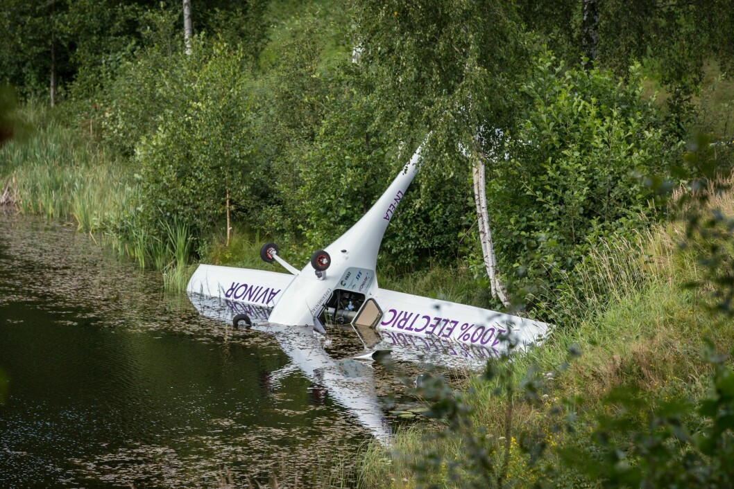 Begge de to personene ombord kom uskadet fra hendelsen. Det er fortsatt ukjent hva som førte til at flyets motor stanset i luften under en flytur 14. august.