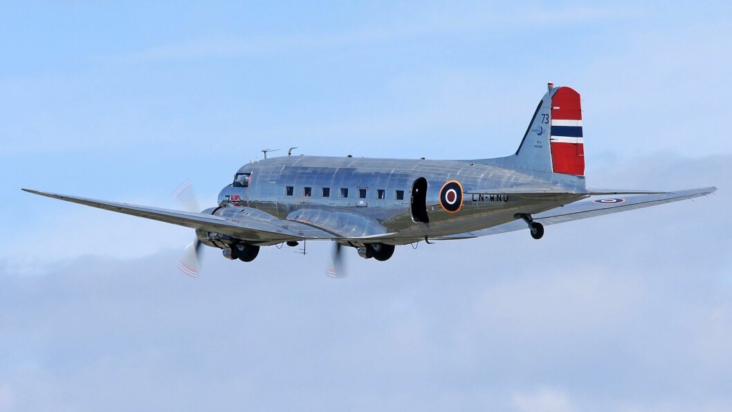 Dakotaen slik vi liker å se den: I luften. Foto: Dan K. Reinli. Dakotaen slik vi liker å se den: I luften. Foto: Dan K. Reinli.