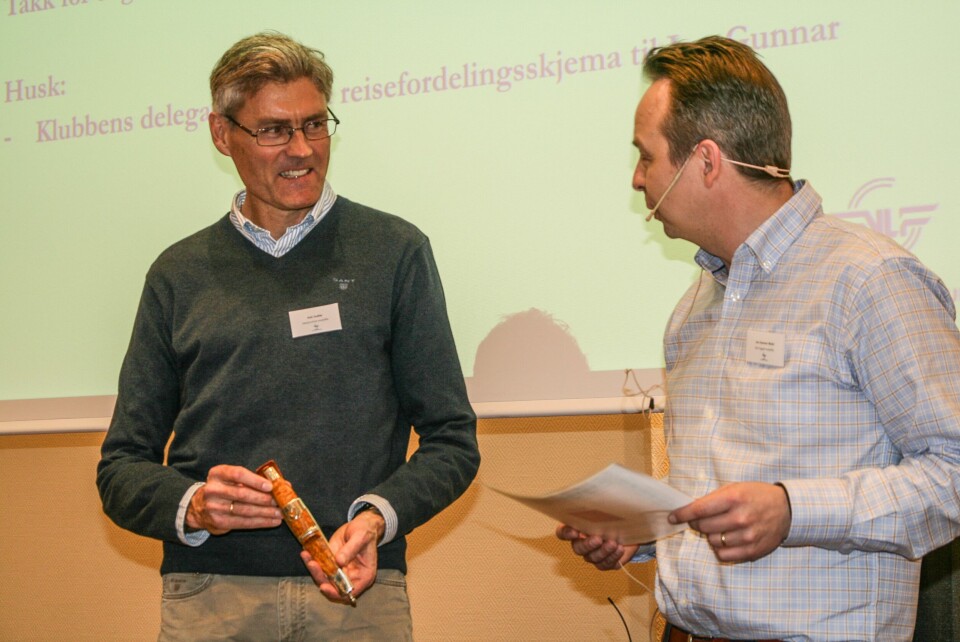 ENGASJERT: Sudbø har vært aktiv i Norges Luftsportforbund siden 2008. Her er han fotografert sammen med fagsjef for mikroflyseksjonen, Jon Gunnar Wold. Foto: NLF.