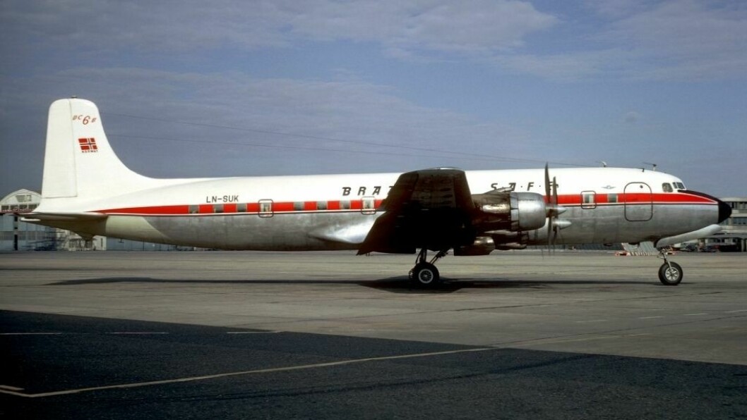 Arkivbilde av DC 6 malt i Braathens farger.