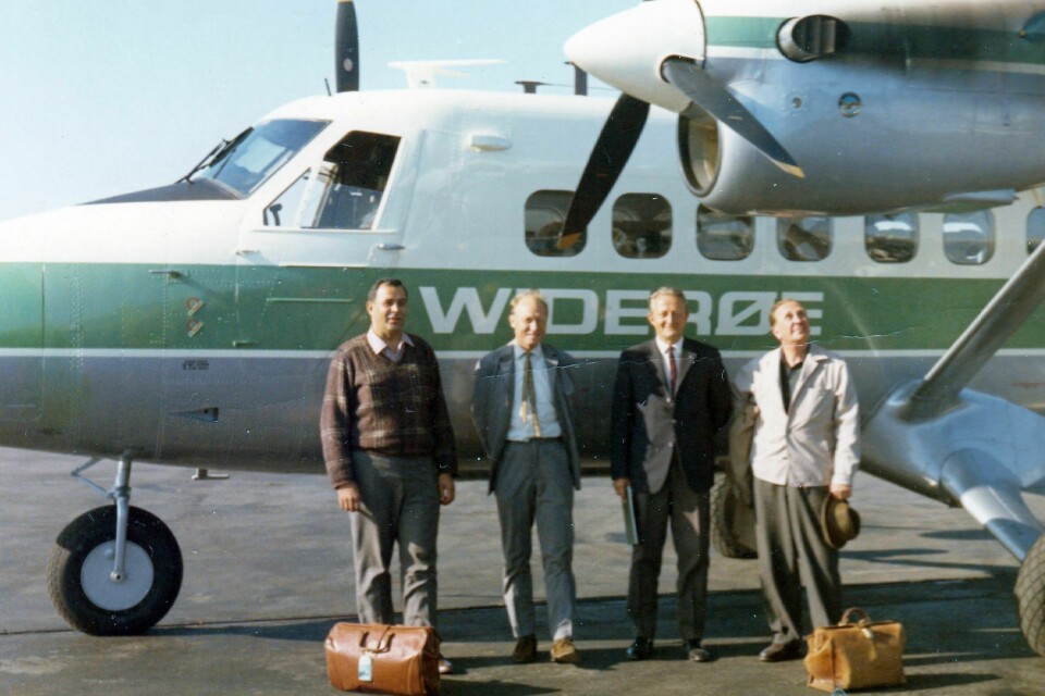 Flygerne som kom hjem med Widerøes første Twin Otter i 1968. Fra v.: Ukjent, Kaare Friis-Baastad, Erik Langset (kapt.) og Odd Schyberg. Foto: Via familien Langset.