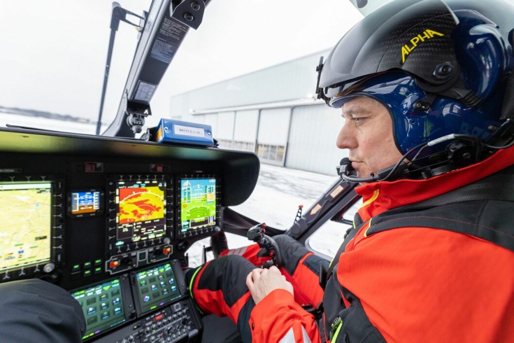 Instrumenteringen i dette moderne helikopteret gir anledning til mer avansert flyging i redusert sikt enn hva dagens regelverk åpner for. NLA vil påvirke regelverket for mer sikker flyging og raskere tilgjengelighet til pasientene.Foto: Norsk Luftambulanse. Instrumenteringen i dette moderne helikopteret gir anledning til mer avansert flyging i redusert sikt enn hva dagens regelverk åpner for. NLA vil påvirke regelverket for mer sikker flyging og raskere tilgjengelighet til pasientene.Foto: Norsk Luftambulanse.