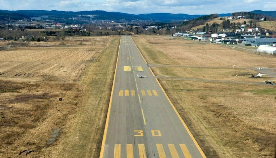 Opprinnelig var planen at Kjeller flyplass skulle stenge innen utløpet av 2023. Forsvaret har imidlertid, i lys av endret fremdrift i Lillestrøm kommunes planprosess og ut fra Forsvarets egne behov, besluttet at aktiviteten på Kjeller kan opprettholdes til 2026. Hva som så vil skje, er uvisst. Foto: Torkell Sætervadet Opprinnelig var planen at Kjeller flyplass skulle stenge innen utløpet av 2023. Forsvaret har imidlertid, i lys av endret fremdrift i Lillestrøm kommunes planprosess og ut fra Forsvarets egne behov, besluttet at aktiviteten på Kjeller kan opprettholdes til 2026. Hva som så vil skje, er uvisst. Foto: Torkell Sætervadet