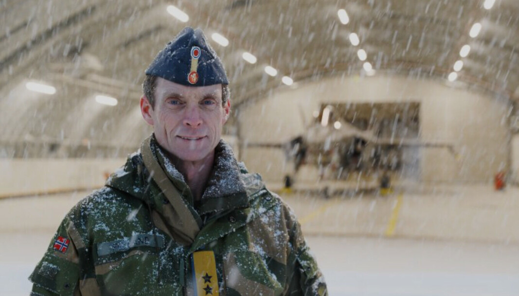 Sjef Luftforsvaret, generalmajor Rolf Folland, foran et av F-35A flyene på Evenes flystasjon. Foto: Torbjørn Kjosvold / Forsvaret Sjef Luftforsvaret, generalmajor Rolf Folland, foran et av F-35A flyene på Evenes flystasjon. Foto: Torbjørn Kjosvold / Forsvaret