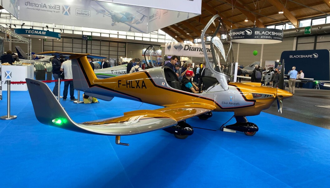 DEBUT: Elixir viser frem Elixir 915is Turbo for første gang på Aero Friedrichshafen. Foto: Lise Grønskar DEBUT: Elixir viser frem Elixir 915is Turbo for første gang på Aero Friedrichshafen. Foto: Lise Grønskar