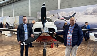 FLØY TIL FRIEDRICHSHAFEN: Eier Oddbjørn Brungot og copilot Jan Nessa. FLØY TIL FRIEDRICHSHAFEN: Eier Oddbjørn Brungot og copilot Jan Nessa.