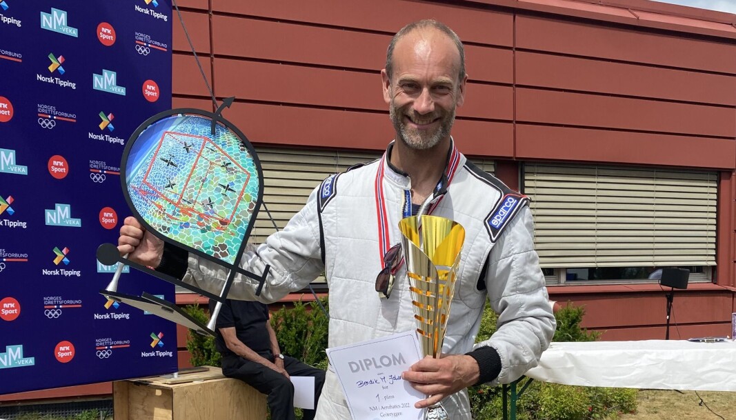 Bendik Johansen sikret seg både pokal, vandrepokal, medalje og diplom. Årets norgesmester i akroflyging sikret seg en score på 81,904 %. Bendik Johansen sikret seg både pokal, vandrepokal, medalje og diplom. Årets norgesmester i akroflyging sikret seg en score på 81,904 %.