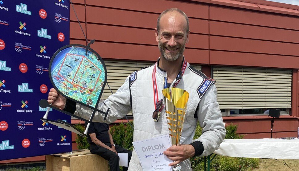 Bendik Johansen sikret seg både pokal, vandrepokal, medalje og diplom. Årets norgesmester i akroflyging sikret seg en score på 81,904 %.