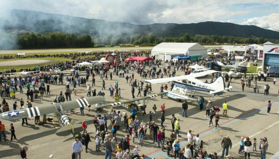 GOD STEMNING: Telemark Airshow er kjent for å tiltrekke seg et stort publikum.