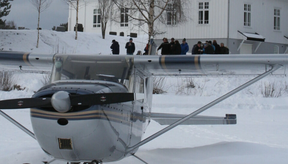 Åsnes Finnskog kirke er klar til å ta imot flyglade gjester neste helg, men tilreisende må belage seg på å ta seg dit på andre måter enn luftveien. Bildet er tatt et tidligere år. Foto: Via Thomas Midtsund