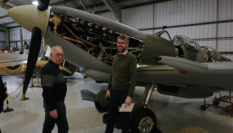 Inspektørene Gunvald Holien og Tore Arne Ramsvik har godkjent Spitfire Mk IX for aktivitet i Norge.