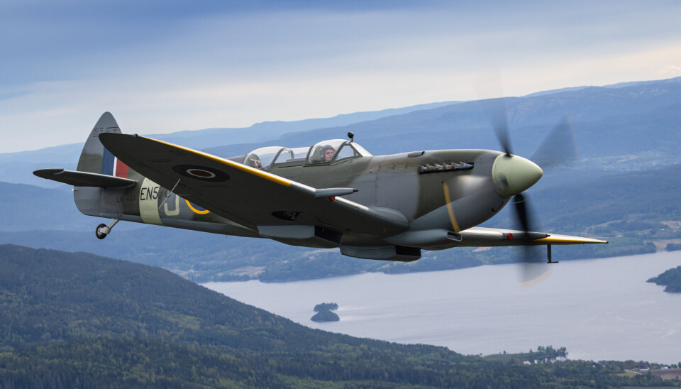 Spitfire-flyet i to-seters versjon har de samme ytre målene som de originale en-seterne, men fremre cockpit er flyttet 30 cm forover og gir dermed piloten noe trangere plass.