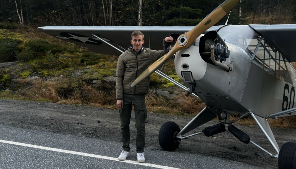 TRYGT: Vel nede på en lang rett veistrekning, puster 21-åringen lettet ut.