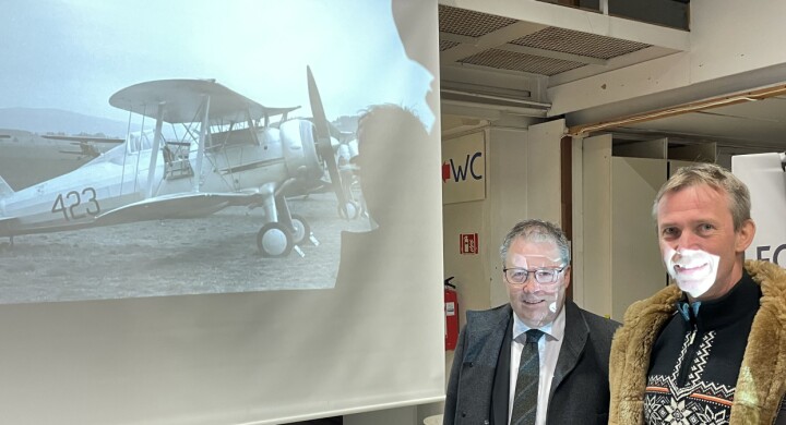 Gloster Gladiator 423 fotografert på Kjeller i 1938. Nå kan pengene fra Forsvarsministeren gjøre det mulig for Finn Terje Skyrud og Gladiator-stiftelsen å fullføre en ny gjenoppbygning på Kjeller av det samme flyet.