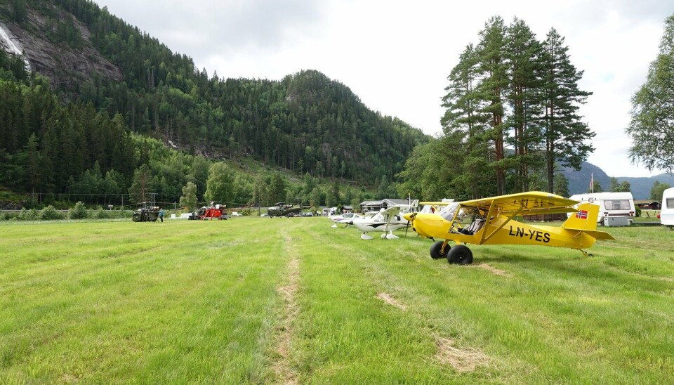 Tradisjonen tro strømmer piloter fra hele landet til den 500 meter lange gressbanen i vakre Setesdal.