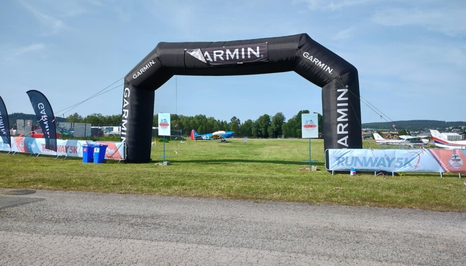 ET LITT ANNERLEDES KJELLER: Over 1000 deltakere stilte til start da Runway-5k ble arrangert på Kjeller 13. juni.